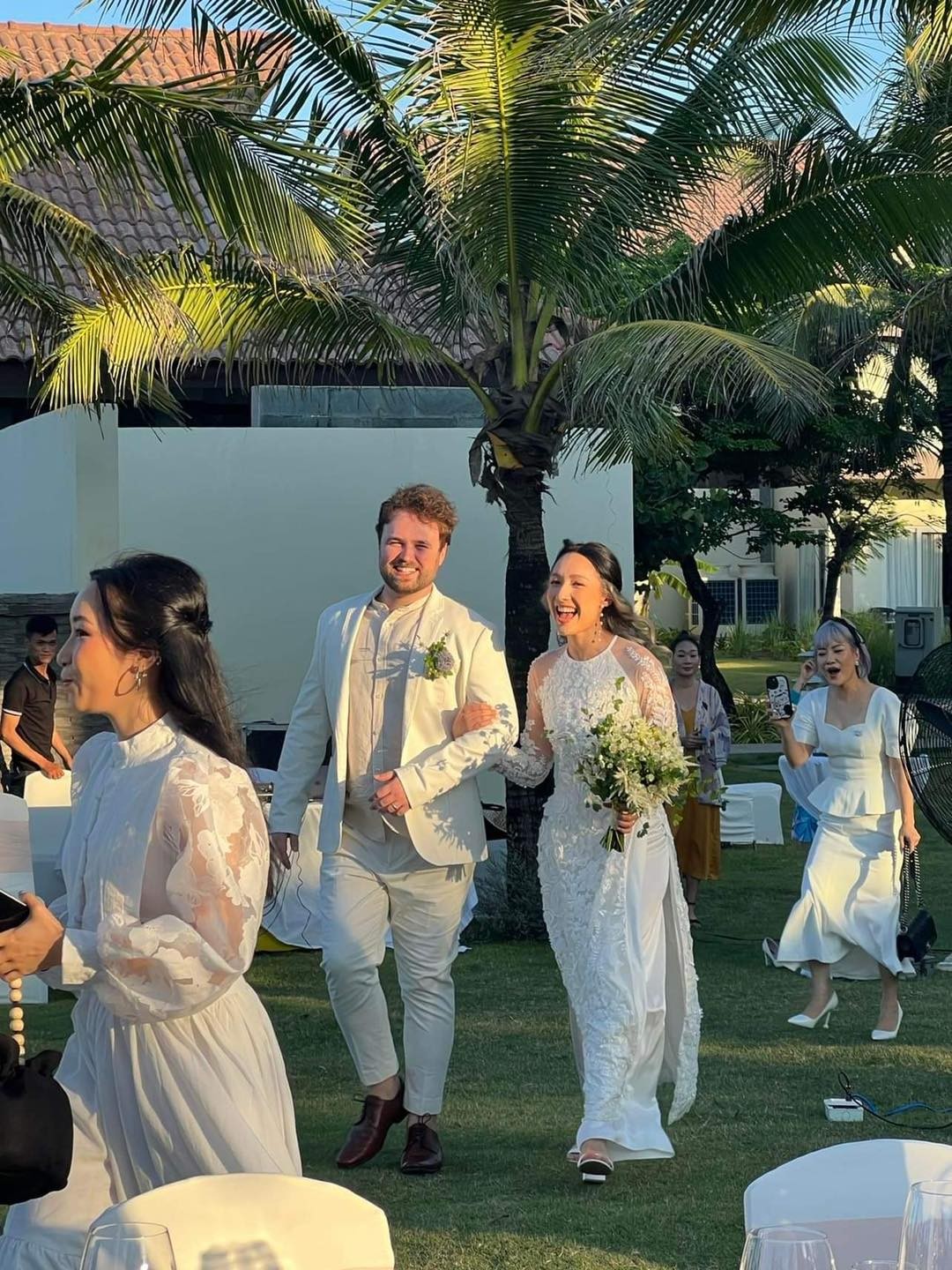 Mỹ Linh khoe ảnh đám cưới con gái tại Hội An Mỹ Linh khoe ảnh đám cưới con gái tại Hội An