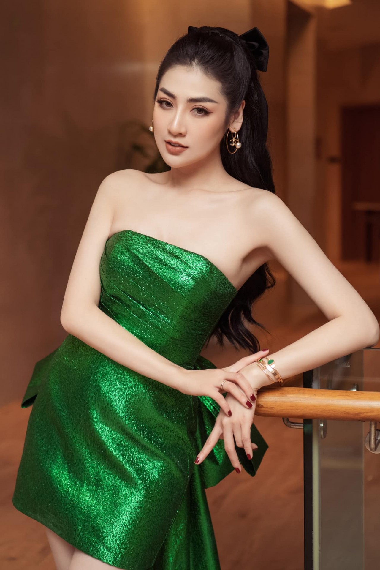 Vẻ đẹp không tì vết của Á hậu Tú Anh