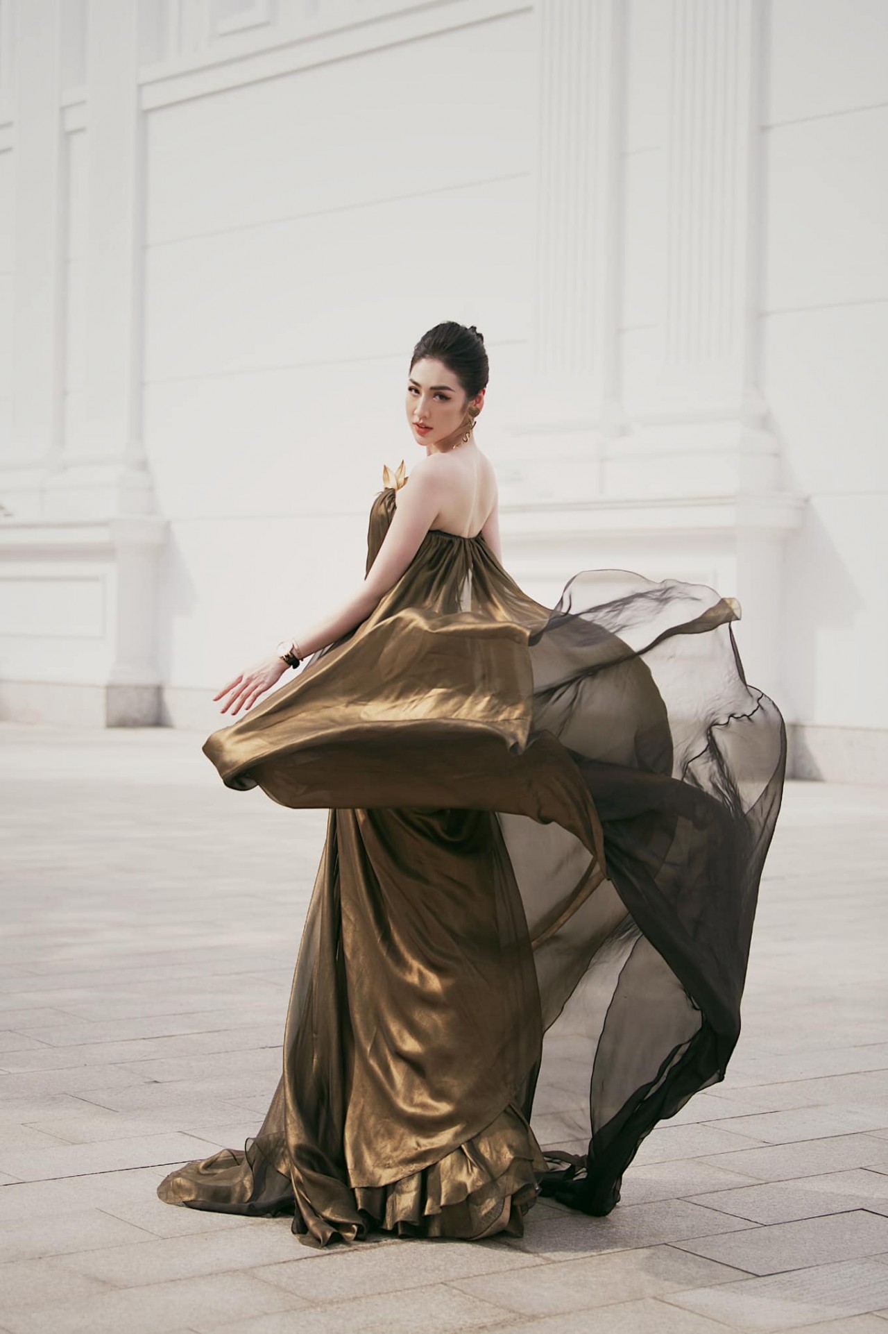 Vẻ đẹp không tì vết của Á hậu Tú Anh