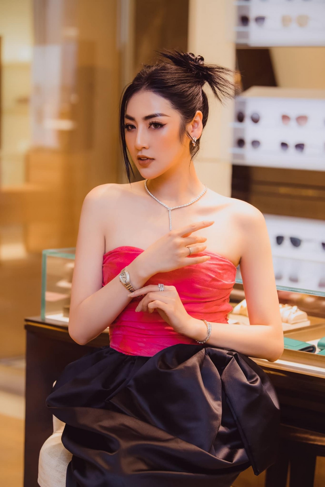 Vẻ đẹp không tì vết của Á hậu Tú Anh