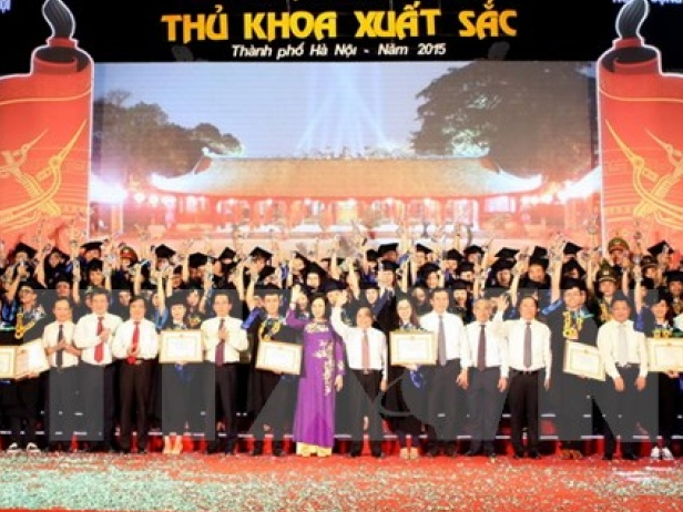 Hà Nội: Tuyên dương 100 thủ khoa xuất sắc