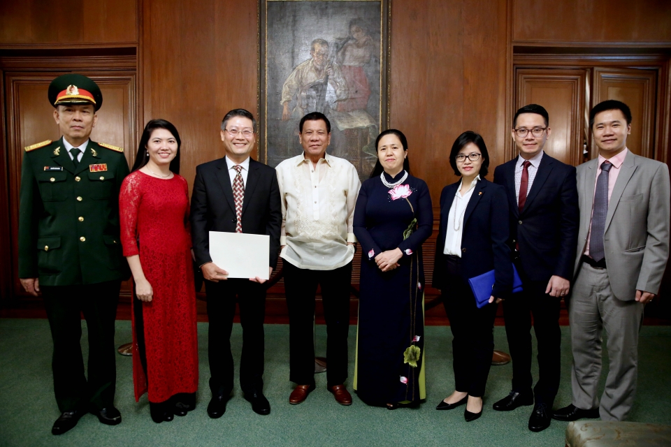 Đại sứ Lý Quốc Tuấn: Luôn đề cao công tác bảo hộ công dân! dai su ly quoc tuan luon de cao cong tac bao ho cong dan
