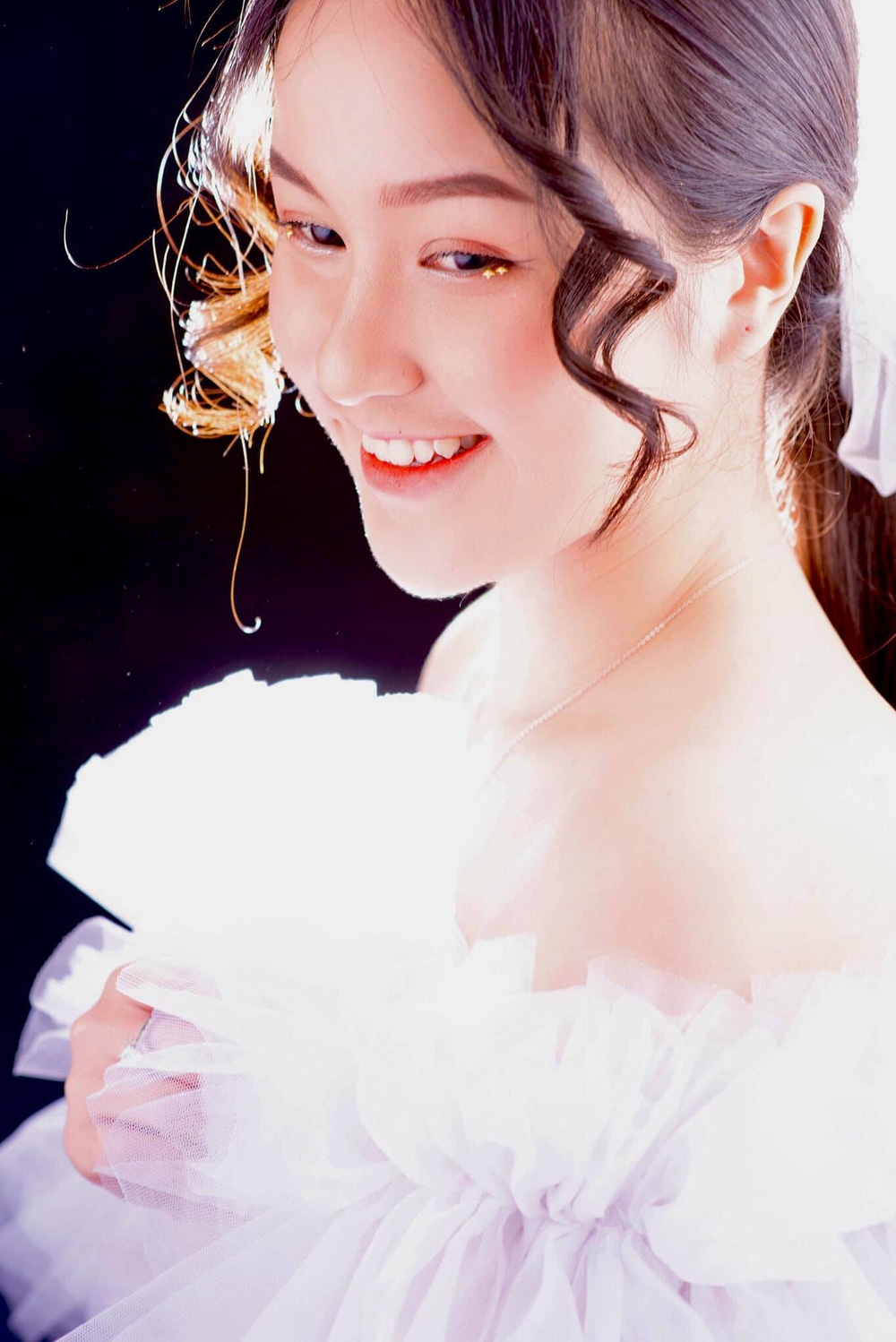 Hương vị tình thân: 'Em gái mưa' khiến mái ấm Huy-Thy chao đảo ngoài đời xinh cỡ nào?