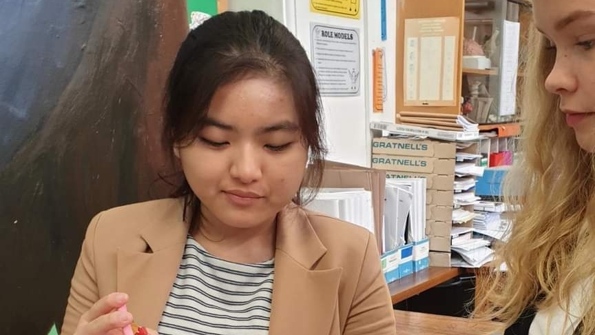 Nữ sinh 16 tuổi từ chối 5 trường đại học ở Vương Quốc Anh