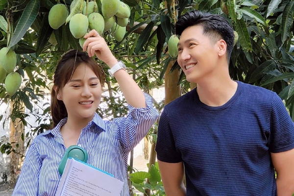 Hương vị tình thân: Bị fan chê vợ xấu, Mạnh Trường 'xù lông' đáp trả