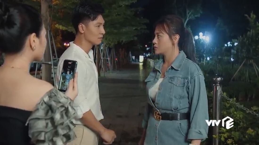 Hương vị tình thân: Nam 'đổi gió' hàng hiệu vẫn bị khán giả lắc đầu... nguầy nguậy, kỹ sư điện mặc thế nào để khỏi bị chê?