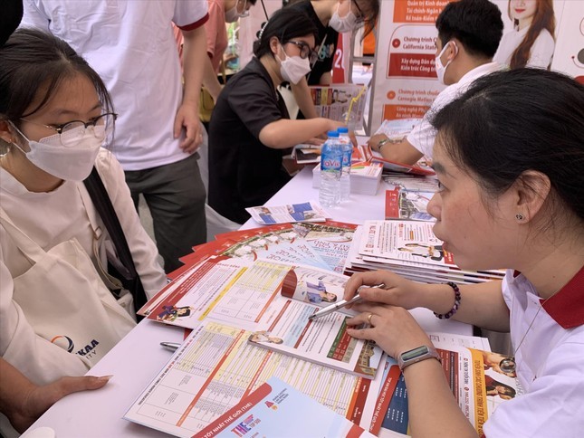 Điểm chuẩn và học phí ngành Kế toán 4 năm gần đây Điểm chuẩn và học phí ngành Kế toán 4 năm gần đây