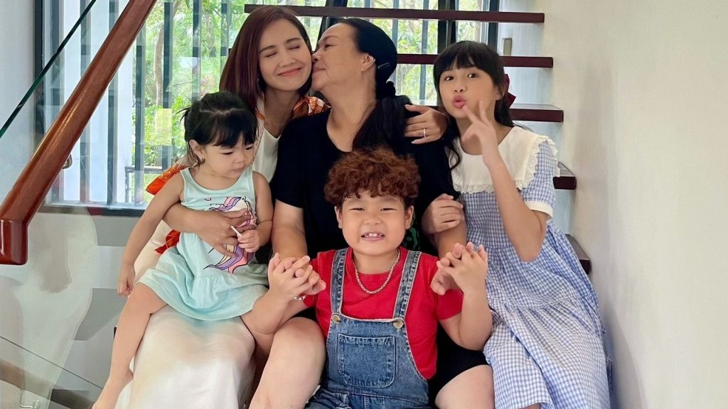 Sao Việt: Đình Tú - Huyền Lizzie phim Thương ngày nắng về đăng dòng trạng thái lạ...