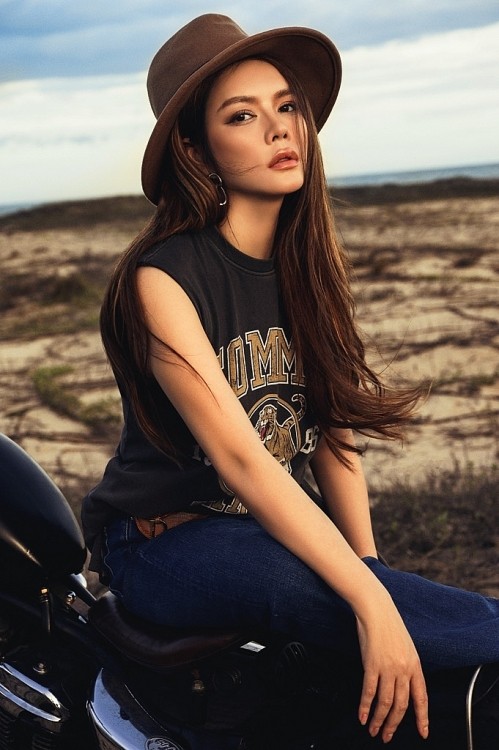 Lý Nhã Kỳ khoe dáng bốc lửa Lý Nhã Kỳ khoe dáng bốc lửa