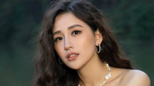 Sao Việt: Hoa hậu Mai Phương Thúy khoe vai trần gợi cảm