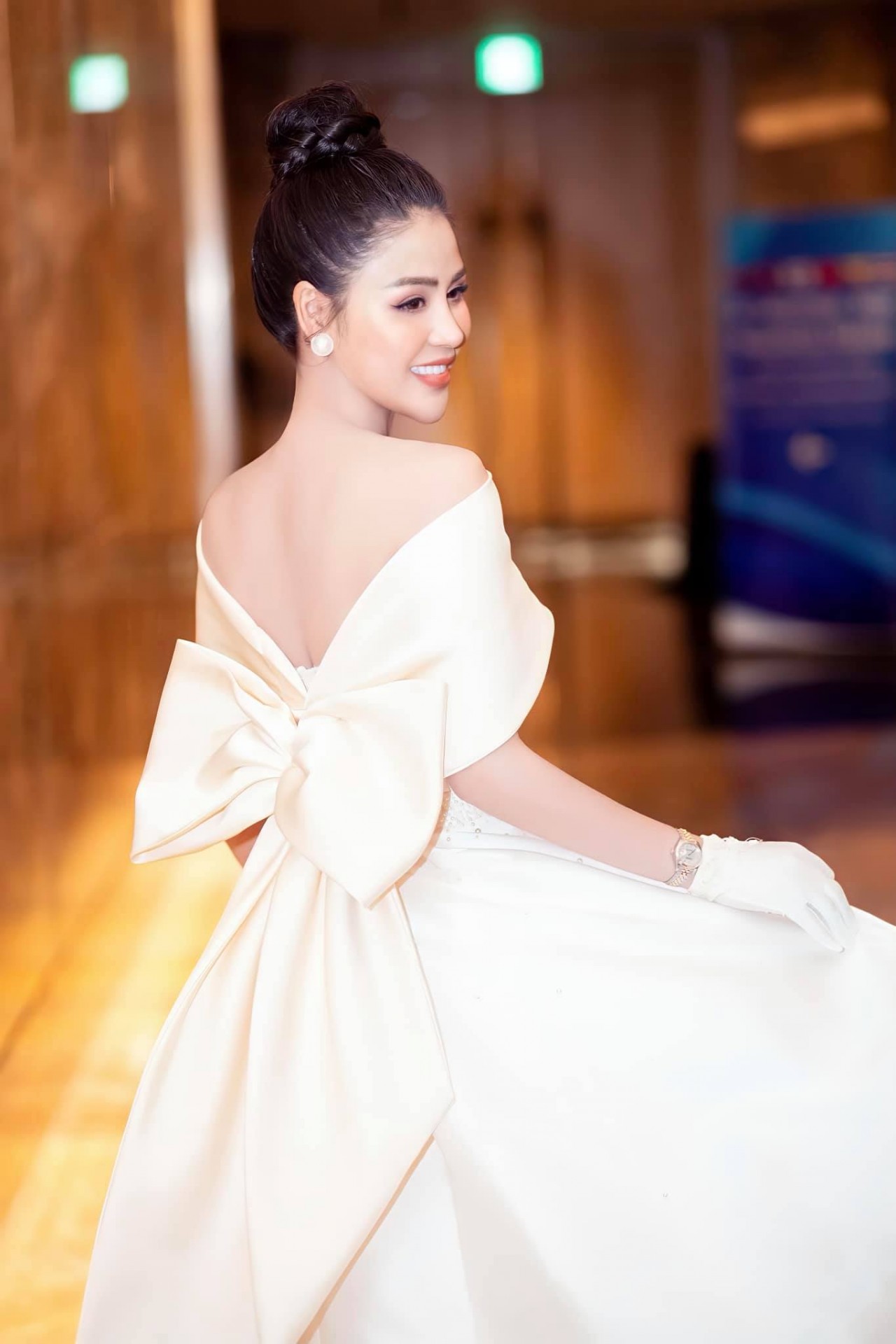 Lương Thu Trang gây thương nhớ với đầm trắng tinh khôi