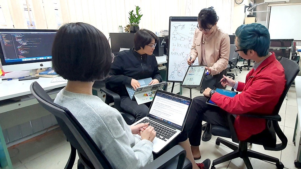 TS. Lê Hoàng Quỳnh TS. Lê Hoàng Quỳnh