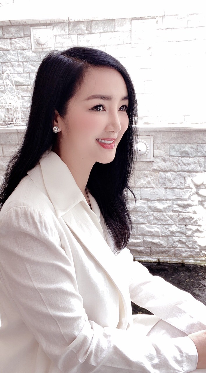 Hoa hậu Đền Hùng Giáng My hack tuổi đỉnh cao