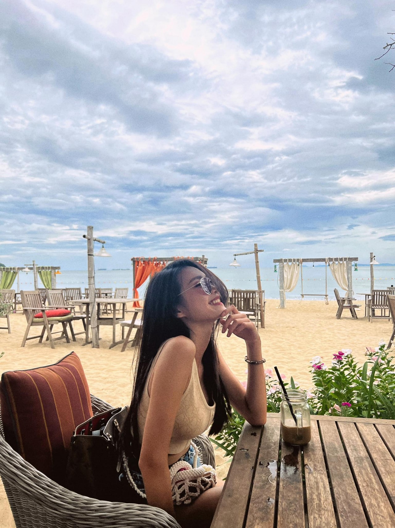 Khoảnh khắc tình tứ của Doãn Hải My và Đoàn Văn Hậu