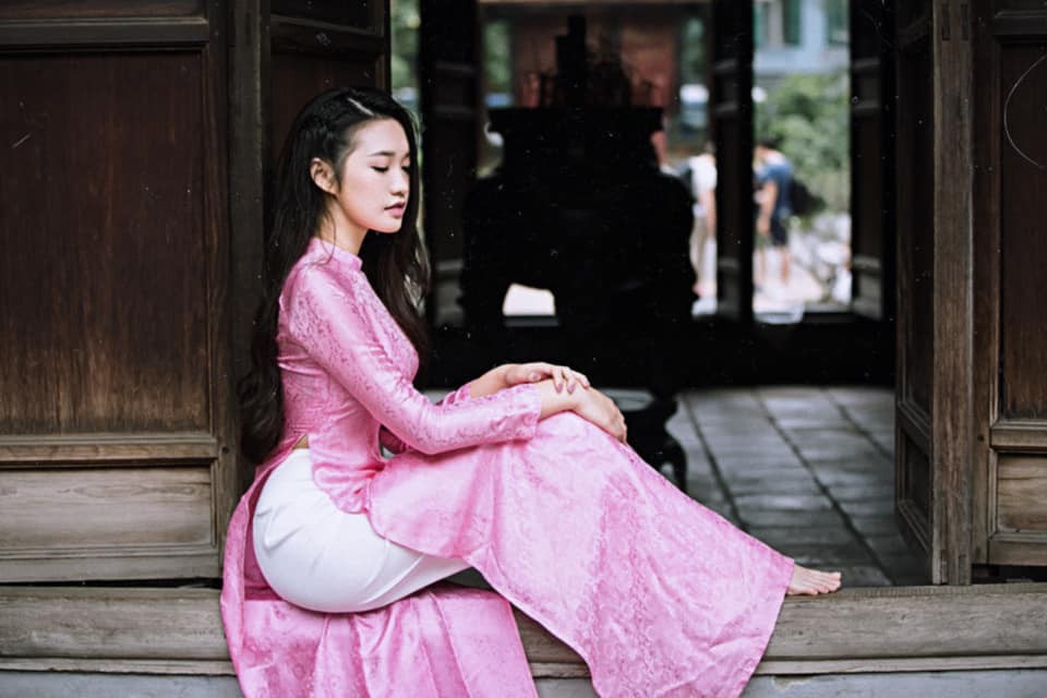 Khoảnh khắc tình tứ của Doãn Hải My và Đoàn Văn Hậu