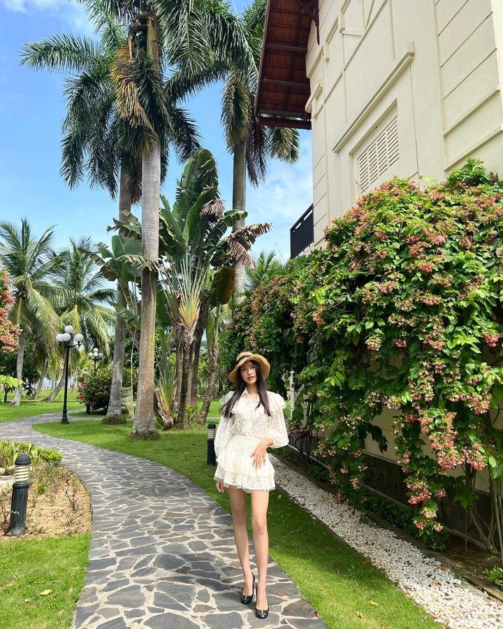 Nhan sắc Doãn Hải My 'đốn tim' người hâm mộ