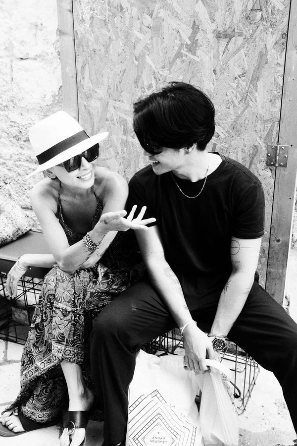 Sao Việt: Tuấn Hưng tình tứ bên bà xã xinh đẹp, Hòa Minzy gây bão khi khoe đôi giày được tặng Sao Việt: Tuấn Hưng tình tứ bên bà xã xinh đẹp, Hòa Minzy gây bão khi khoe đôi giày được tặng