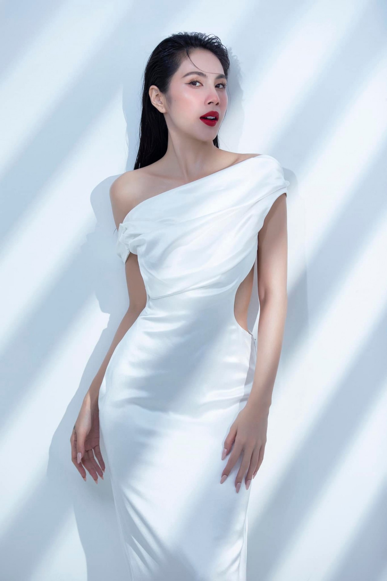 Thủy Tiên dịu dàng