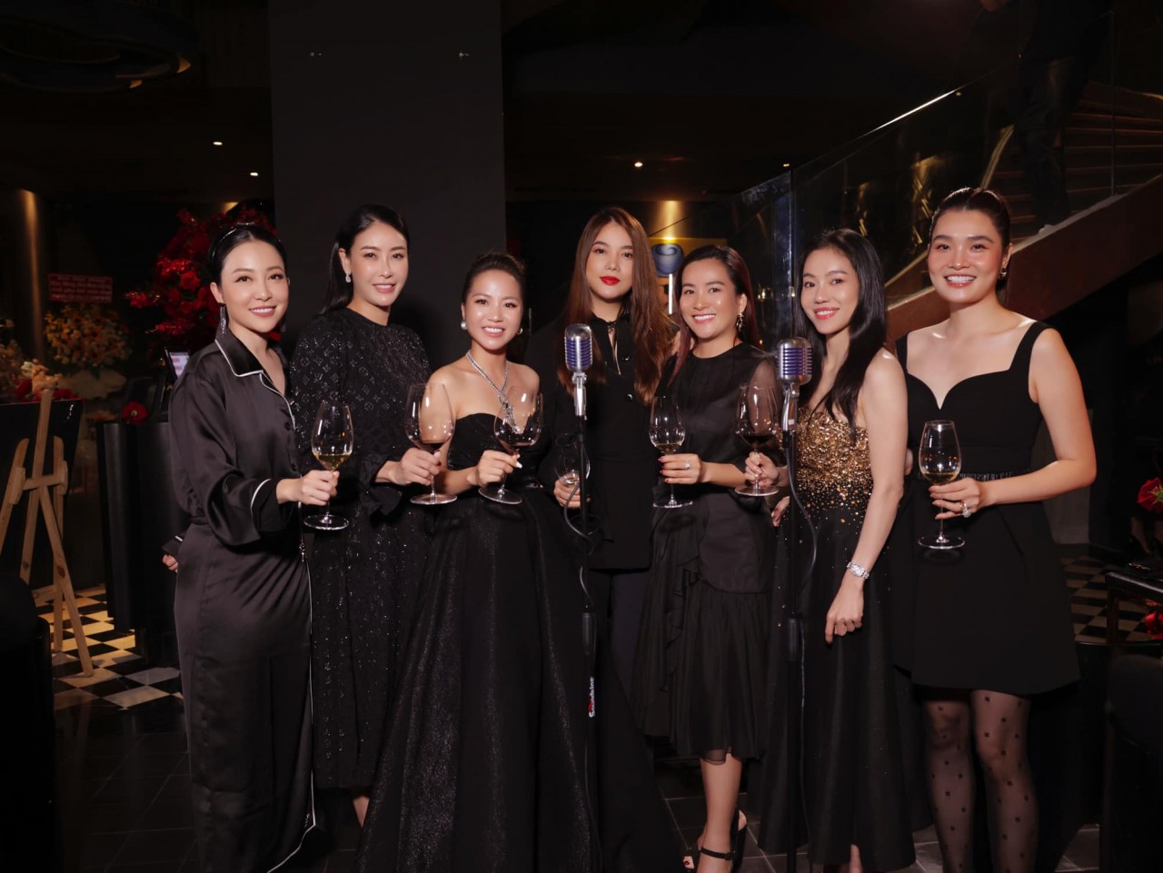 Sao Việt: Hồng Diễm...