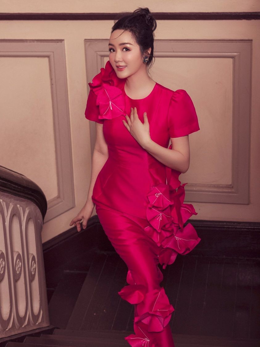 Hoa hậu Đền Hùng Giáng My ngọt ngào với màu hồng nữ tính