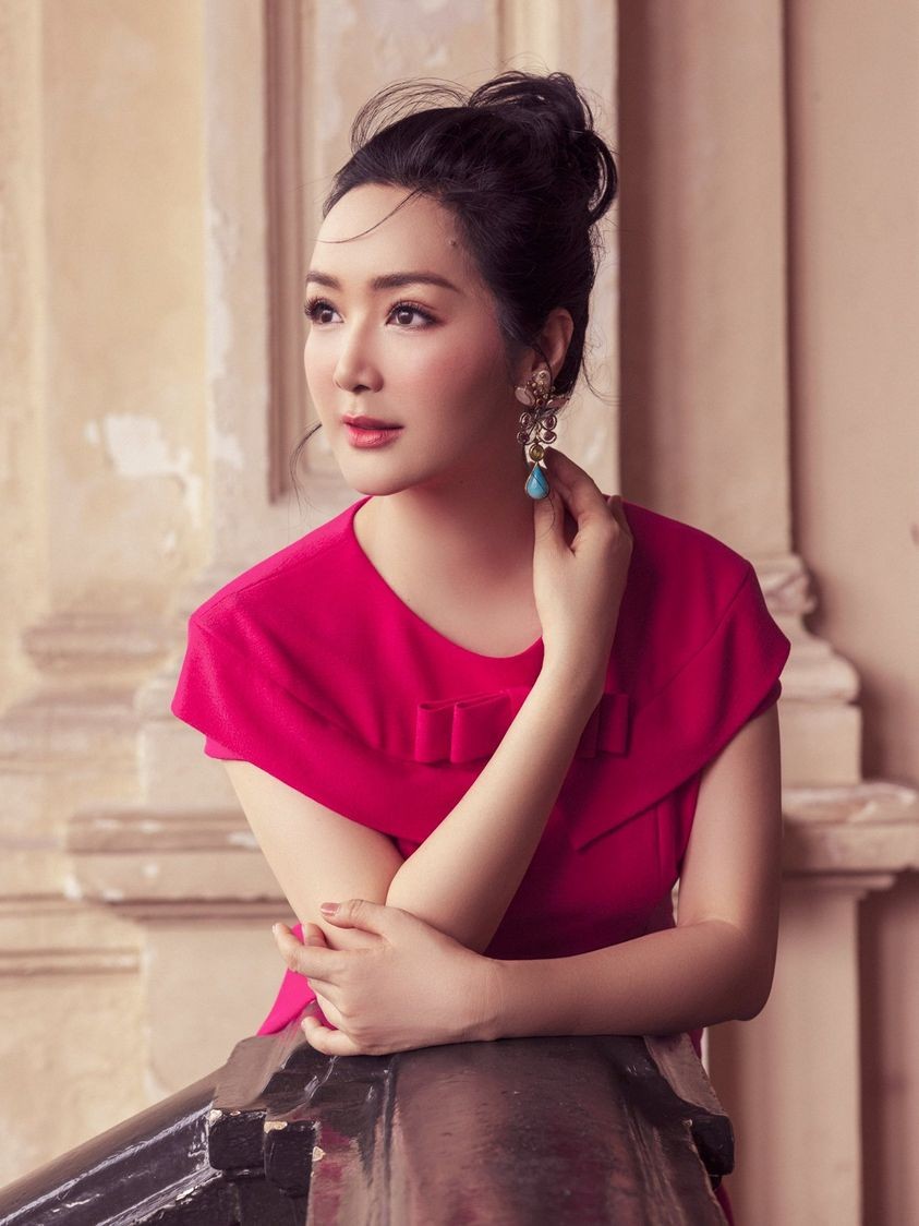 Hoa hậu Đền Hùng Giáng My ngọt ngào với màu hồng nữ tính