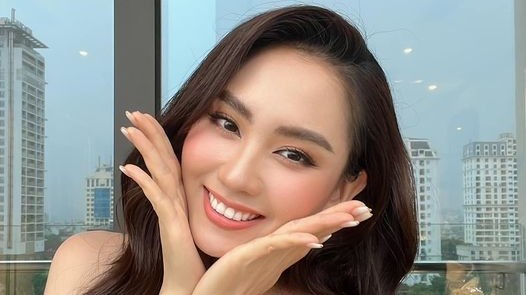 Sao Việt: Hoa hậu Mai Phương chụp ảnh xì tin, Lệ Quyên lại khoe dáng