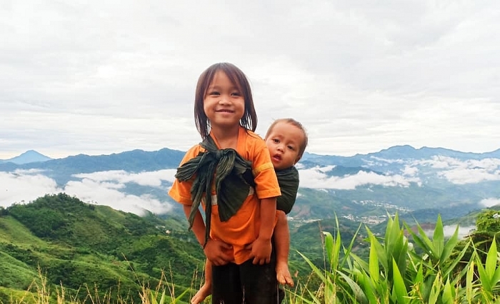 Ngắm lại hình ảnh đẹp trong Lễ khai giảng "đặc biệt" chỉ với 34 học sinh, 1 đại biểu... ngam lai hinh anh dep trong le khai giang dac biet chi voi 34 hoc sinh 1 dai bieu