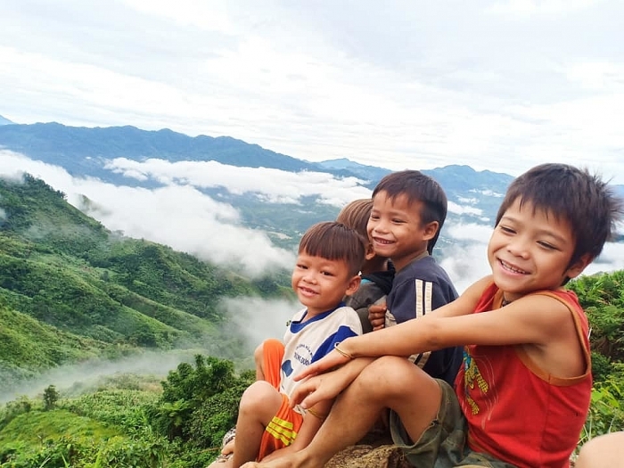 Ngắm lại hình ảnh đẹp trong Lễ khai giảng "đặc biệt" chỉ với 34 học sinh, 1 đại biểu... ngam lai hinh anh dep trong le khai giang dac biet chi voi 34 hoc sinh 1 dai bieu