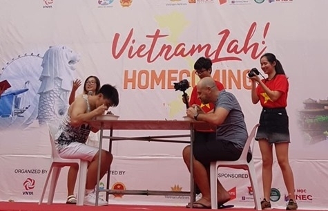 Cộng đồng người Việt tại Singapore: Đi để trở về