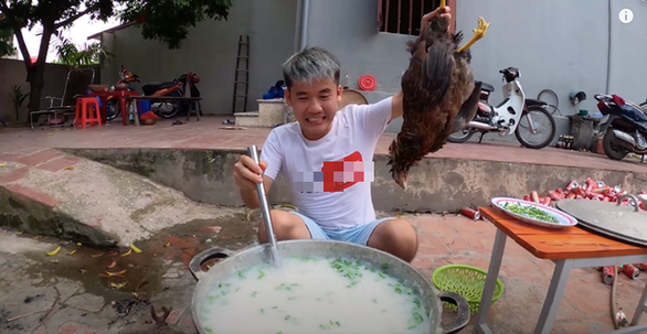 Trước con trai Bà Tân Vlog nhiều YouTuber ăn tươi nuốt sống hút view rẻ tiền truoc con trai ba tan vlog nhieu youtuber an tuoi nuot song hut view re tien