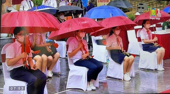 Khai giảng trực tuyến