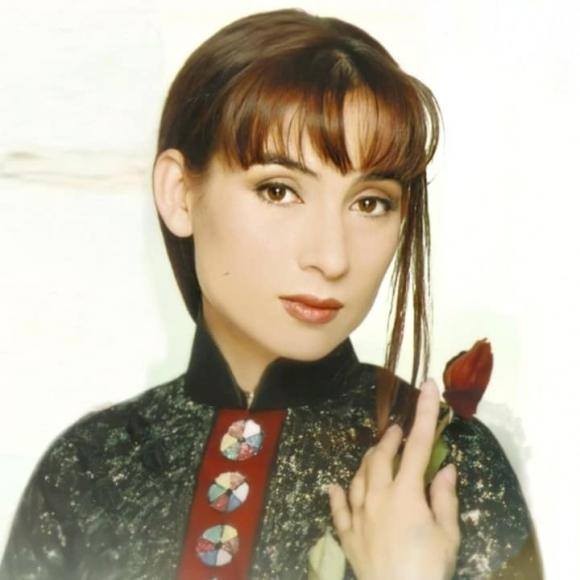 Nhan sắc ca sĩ Phi Nhung thời trẻ