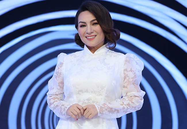Nghệ sĩ bàng hoàng khi ca sĩ Phi Nhung qua đời Nghệ sĩ bàng hoàng khi ca sĩ Phi Nhung qua đời