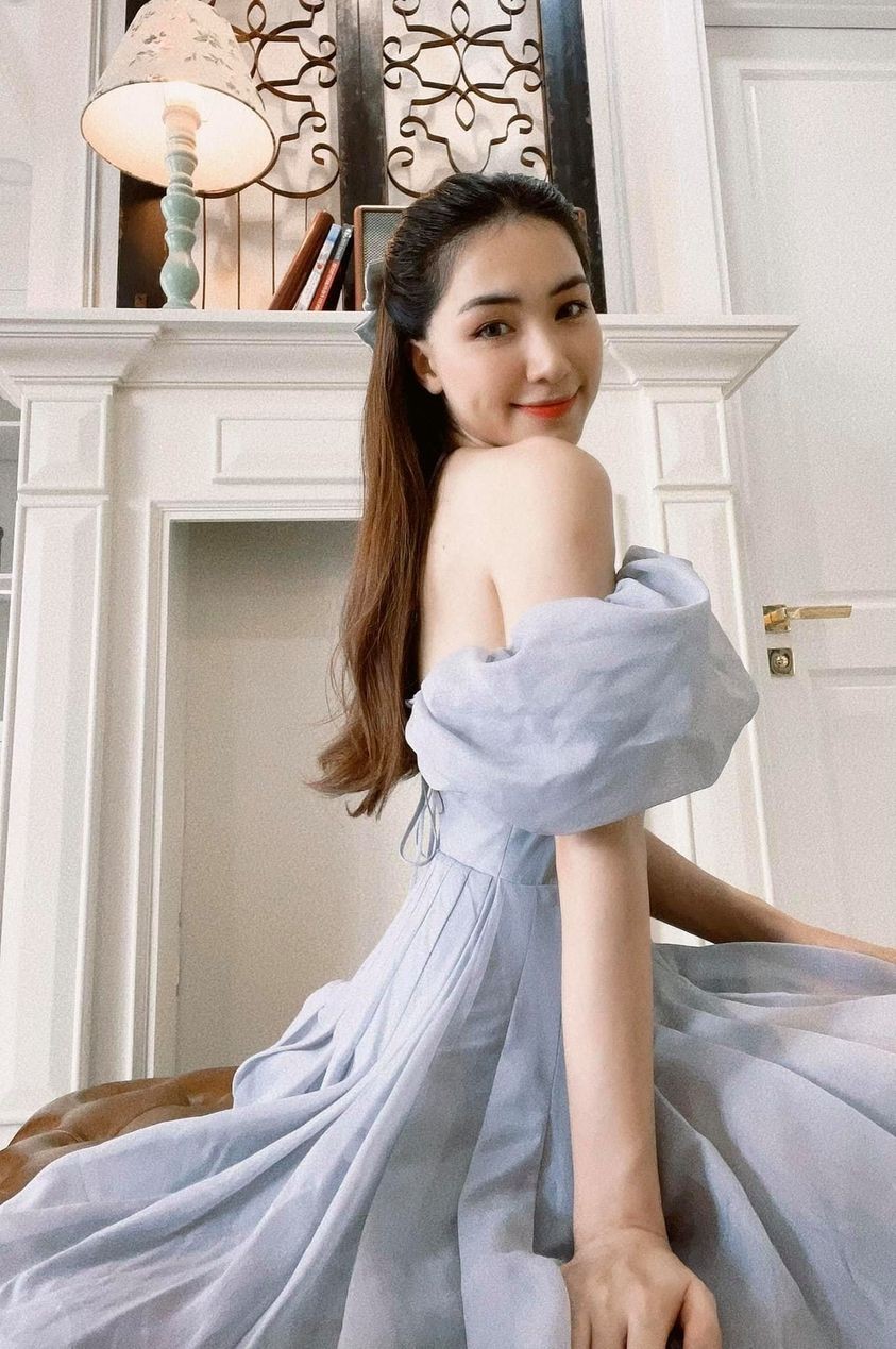 Ngắm nhan sắc Hòa Minzy