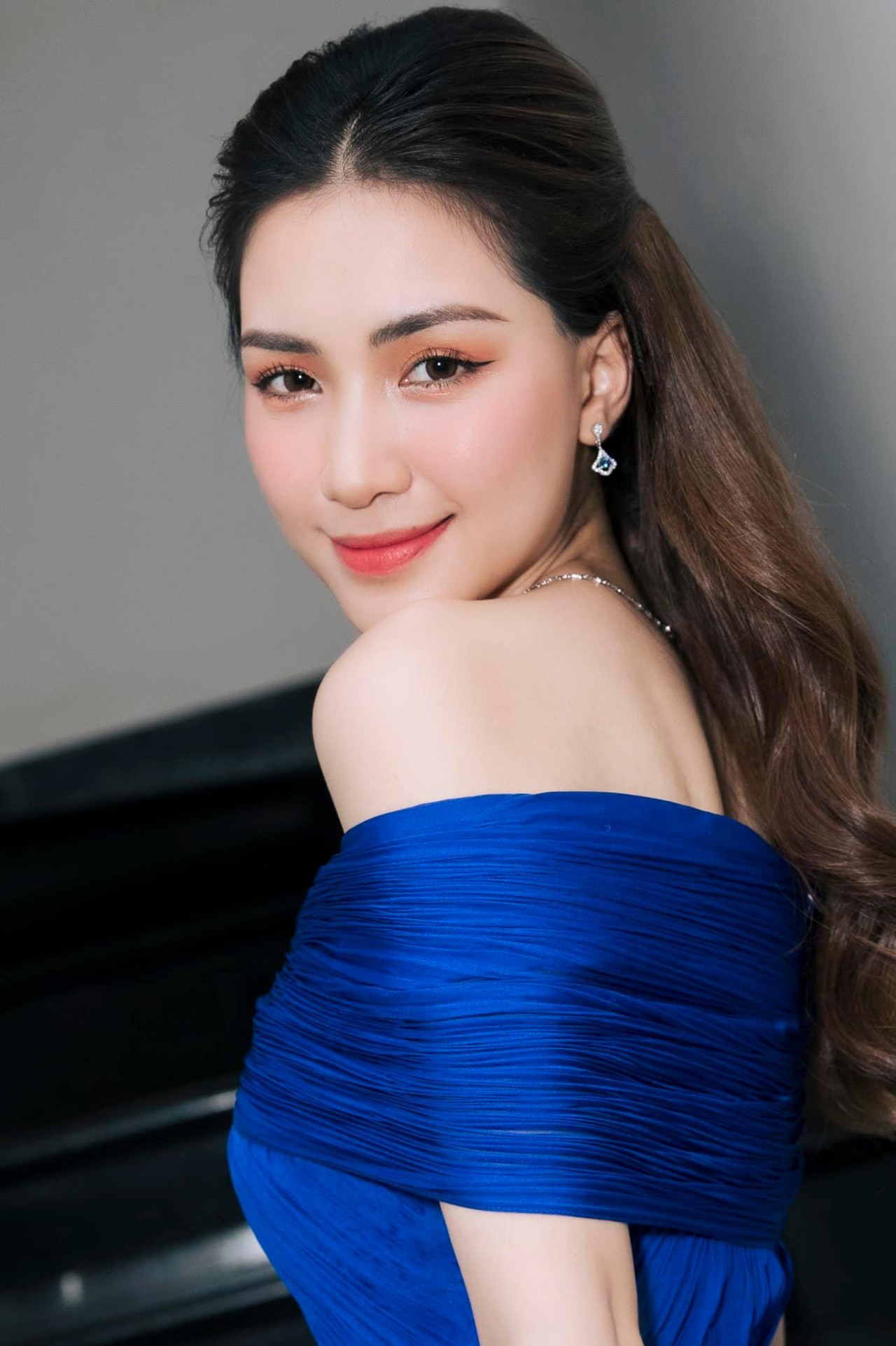 Ngắm nhan sắc Hòa Minzy