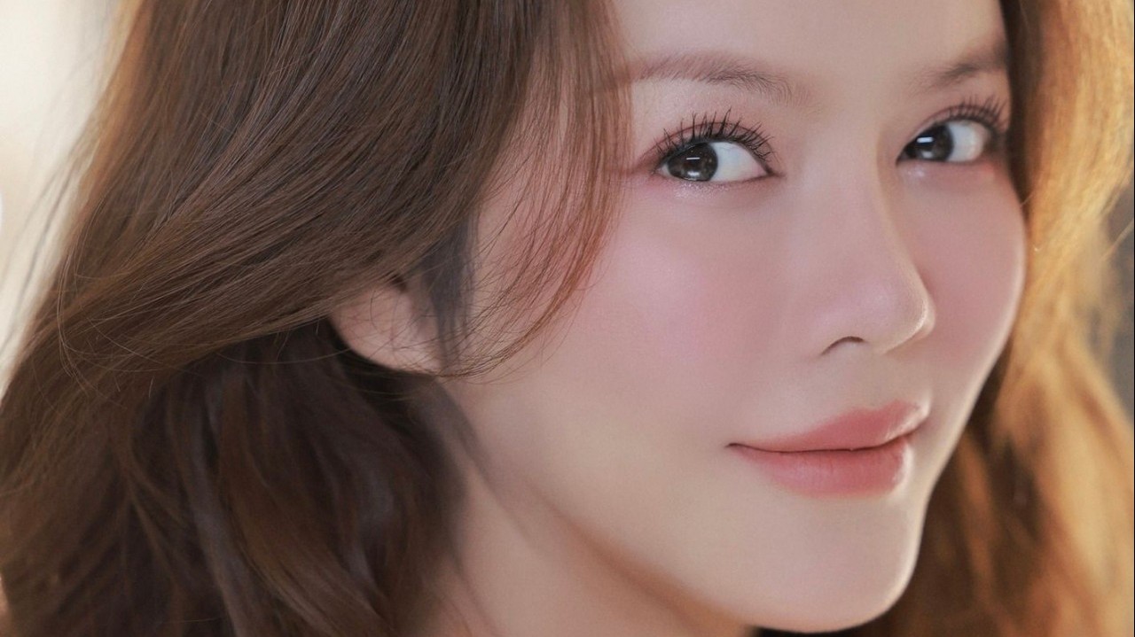 Sao Việt: Lý Nhã Kỳ khoe nhan sắc không tuổi, Hoa hậu Đỗ Thị Hà đọ dáng cùng Á hậu Phương Nhi