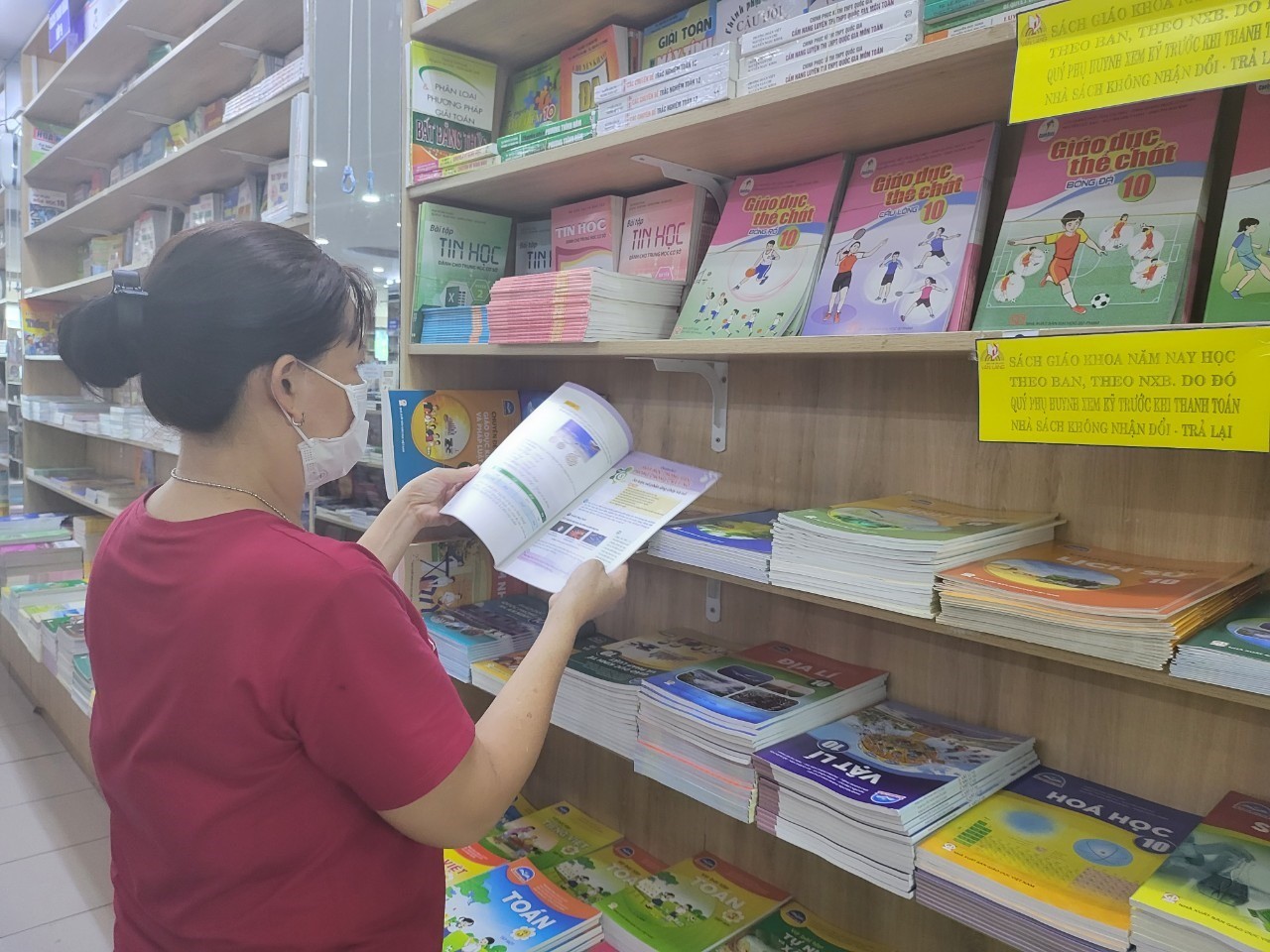 TP. Hồ Chí Minh: Hơn 7000 học sinh chưa có sách giáo khoa