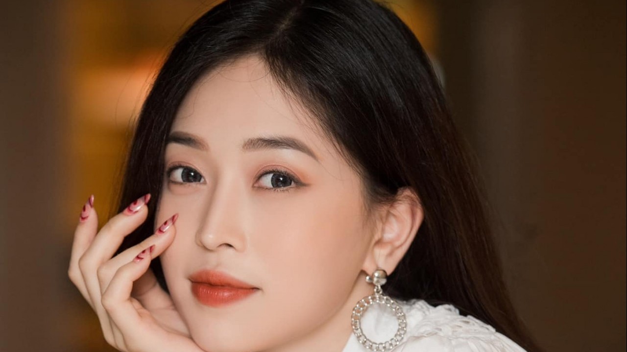 Nhan sắc đời thường của Á hậu Phương Nga