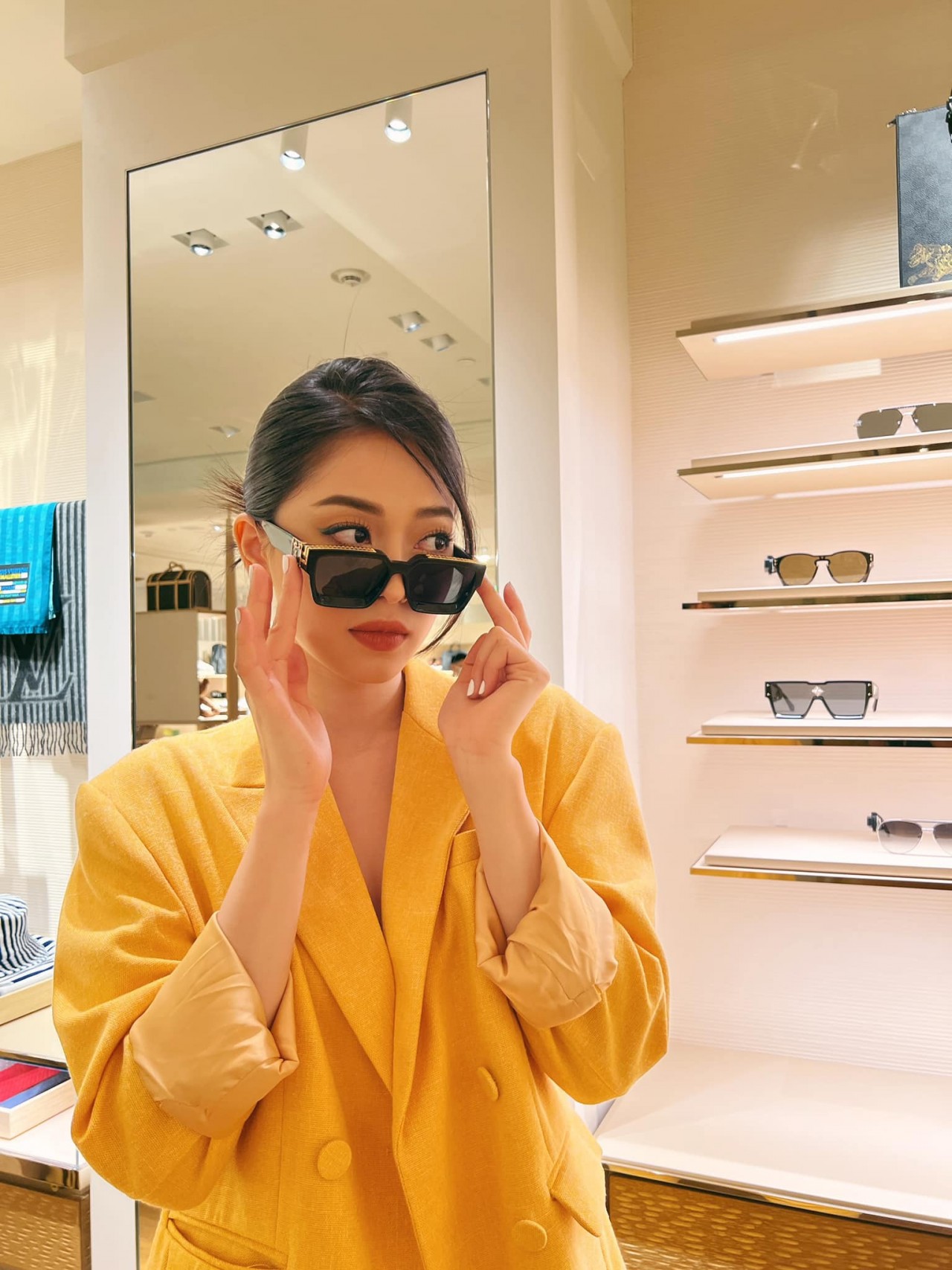 Ngắm nhan sắc Á hậu Phương Nga