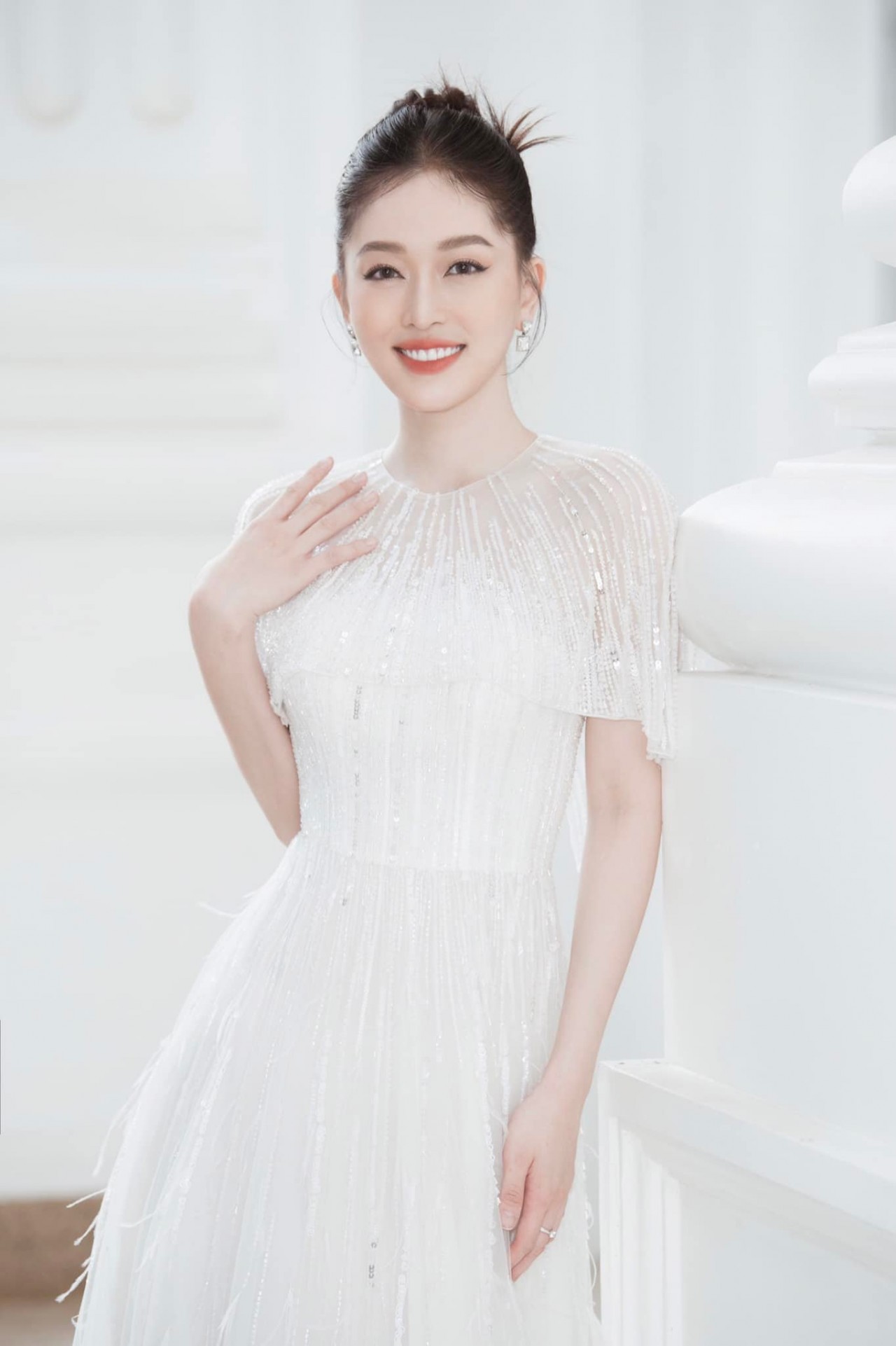 Ngắm nhan sắc Á hậu Phương Nga