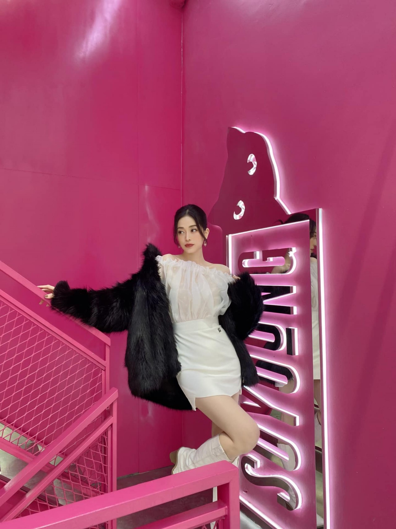 Ngắm nhan sắc Á hậu Phương Nga