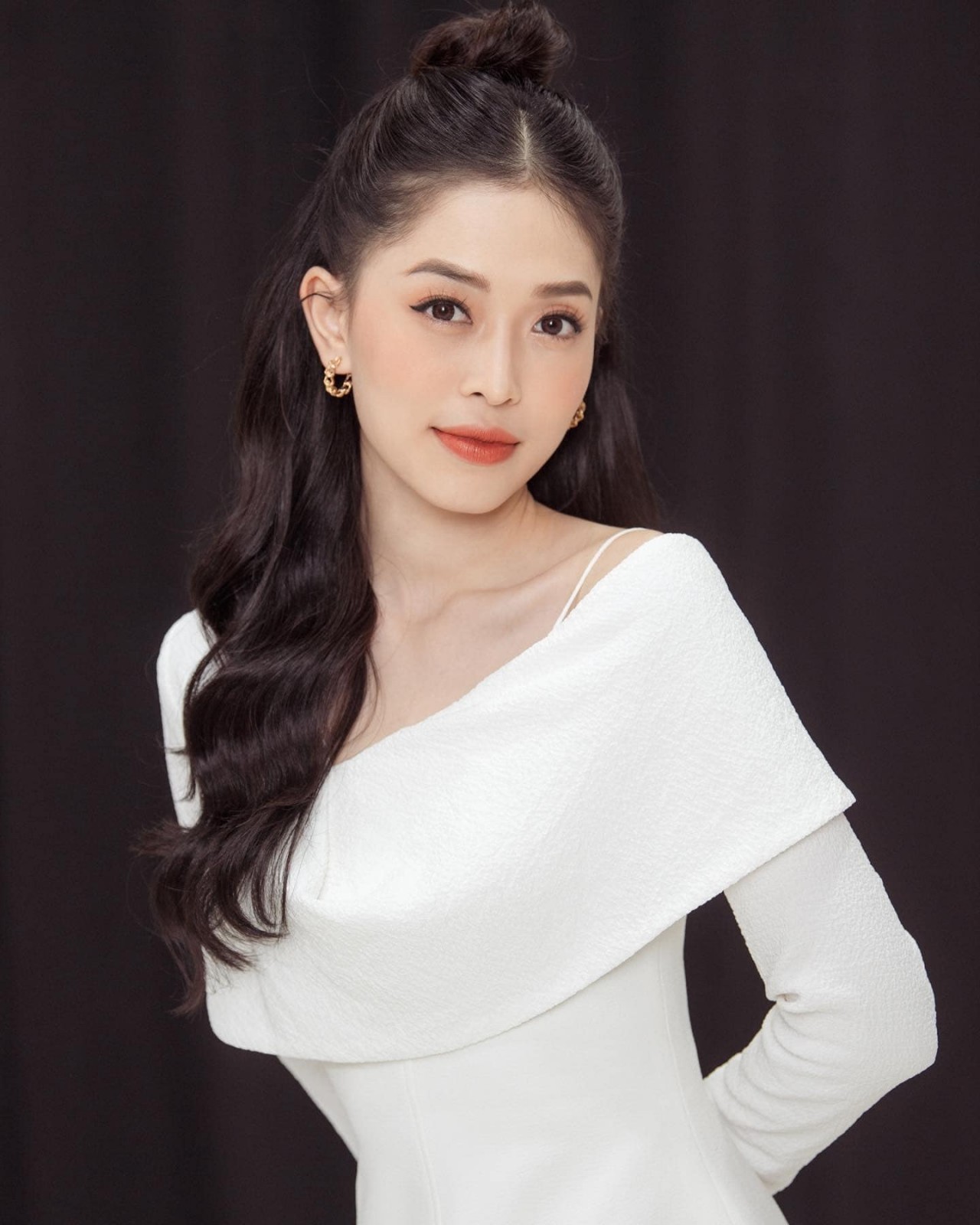 Ngắm nhan sắc Á hậu Phương Nga