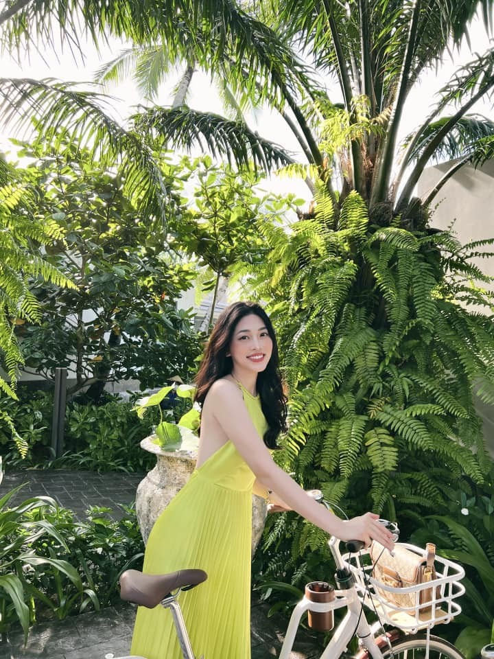 Ngắm nhan sắc Á hậu Phương Nga