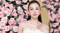 Hoa hậu Trần Tiểu Vy khoe vai trần gợi cảm