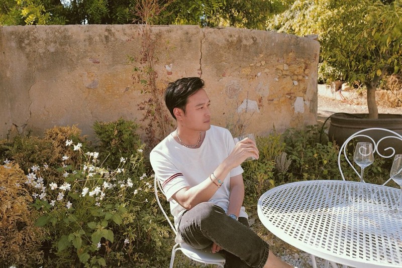 Sao Việt: Lý Nhã Kỳ quyến rũ, Khả Ngân đọ sắc cùng hoa