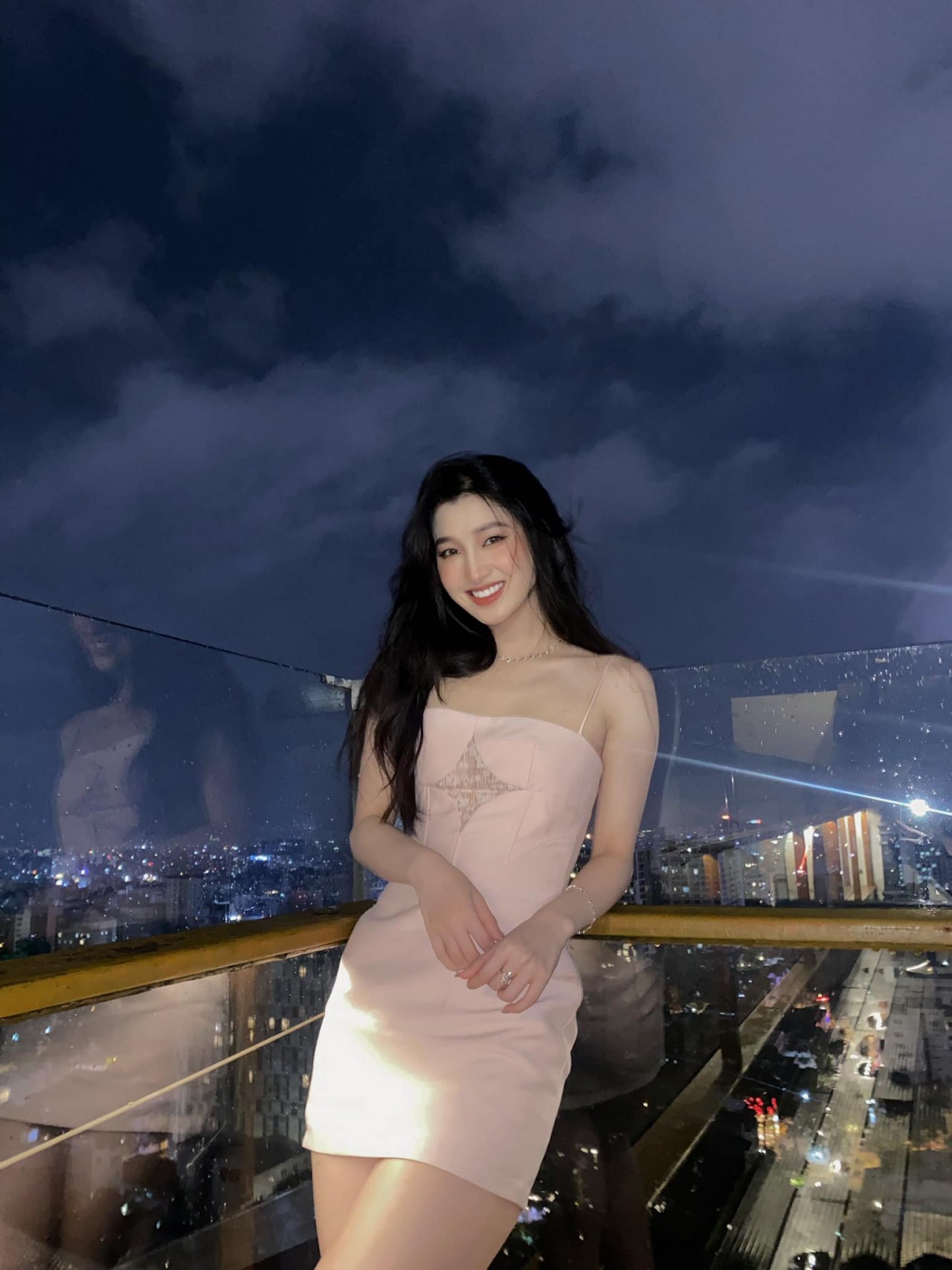 Sao Việt: NSND Thu Hà dịu dàng xuống phố,