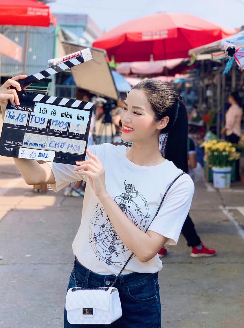 Khả Ngân đối đầu với Huyền Lizzie ở VTV Awards