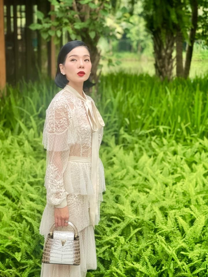 Sao Việt: Hoa hậu Huỳnh Nguyễn Mai Phương nổi bật với đầm cam, Jennifer Phạm hạnh phúc viên mãn