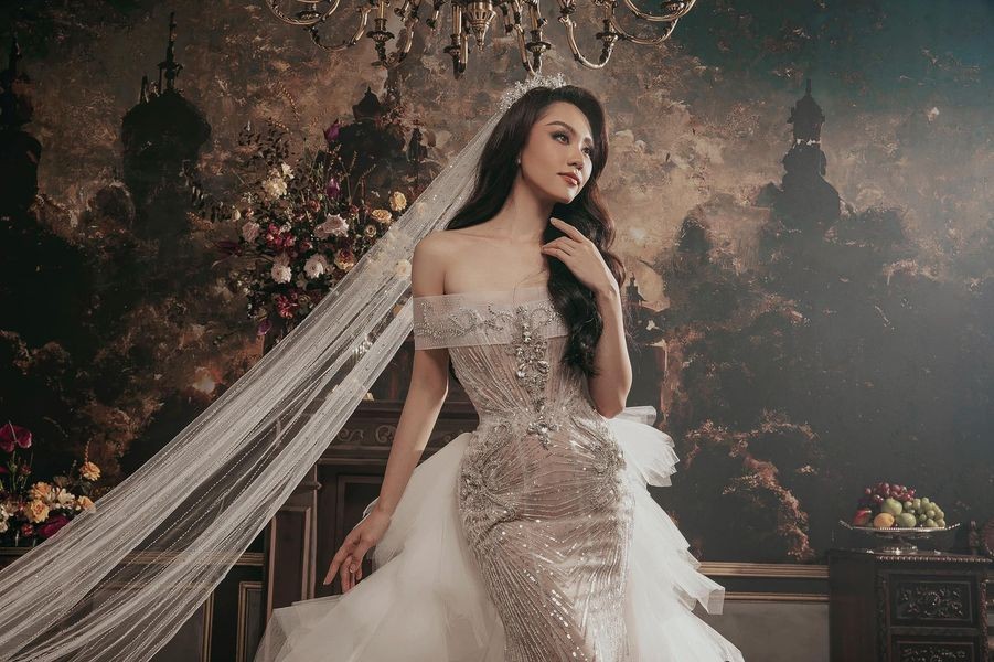 Hà Hồ gợi cảm, Thuỳ Tiên, Bảo Ngọc lấp lánh với váy tinh xảo