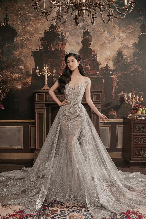 Hà Hồ gợi cảm, Thuỳ Tiên, Bảo Ngọc lấp lánh với váy tinh xảo